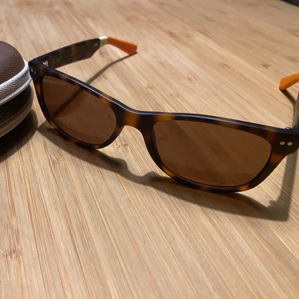UNUSED TOMS TORTOISE SUNGLASSES